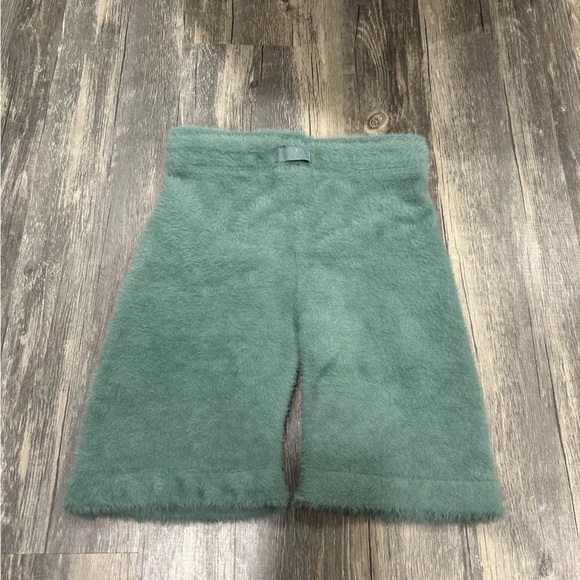 GYMSHARK - Whitney Simmons Fuzzy Shorts - Picture 4 of 5